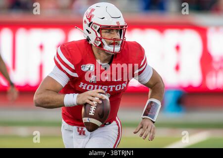 16 novembre 2019 : Clayton Tune (3), le quarterback des Cougars de Houston, se bat pendant le 3e quart-temps d'un match de football NCAA entre les Tigers de Memphis et les Cougars de Houston au stade TDECU de Houston, Texas. Memphis a gagné le match 45 à 27...Trask Smith/CSM(Credit image : &copy ; Trask Smith/CSM via ZUMA Wire) Banque D'Images