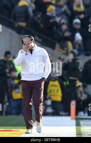 16 novembre 2019, Iowa City, IA, USA : L'entraîneur-chef du Minnesota P.J. Fleck montre de la frustration en première mi-temps contre l'Iowa au Kinnick Stadium à Iowa City, Iowa, le samedi 16 novembre 2019. L'hôte Hawkeyes a gagné, 23-19. (Crédit image : © TNS via ZUMA Wire) Banque D'Images