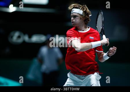 18 novembre 2019, Madrid, VALENCE, ESPAGNE : Andrey Rublev, joueur de l'équipe de Russie, en action lors du premier tour, Groupe B, contre Borna Gojo, joueur de l'équipe de Croatie, lors de la Coupe Davis by Rakuten Madrid finales 2019 tenis tournoi célébré à Caja Magica le 18 novembre 2019, à Madrid, Espagne. (Crédit image : © AFP7 via ZUMA Wire) Banque D'Images