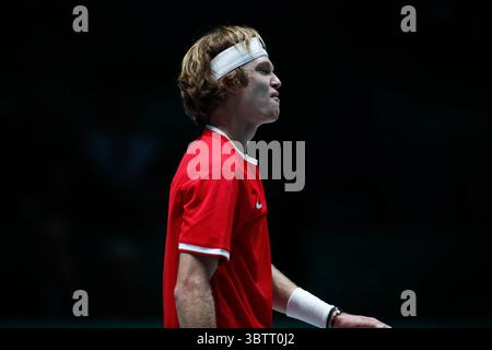18 novembre 2019, Madrid, VALENCE, ESPAGNE : Andrey Rublev, joueur de l'équipe de Russie, en action lors du premier tour, Groupe B, contre Borna Gojo, joueur de l'équipe de Croatie, lors de la Coupe Davis by Rakuten Madrid finales 2019 tenis tournoi célébré à Caja Magica le 18 novembre 2019, à Madrid, Espagne. (Crédit image : © AFP7 via ZUMA Wire) Banque D'Images