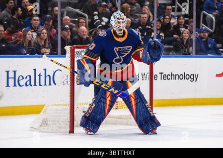 21 nov. 2019 : Jordan Binnington of Canada (50), gardien de but Louis Blues, rend hommage à l'ancien gardien de but Blues Curtis Joseph en portant des coussinets et des casques que Jospeh portait lors d'un match de la Ligue nationale de hockey entre les Flames de Calgary et les nouveaux Louis Blues qui portent leurs maillots de retour tenus à l'Enterprise Center de Louis City, MO Richard Ulreich/CSM (crédit image : &copy ; Richard Ulreich/CSM via ZUMA Wire) Banque D'Images