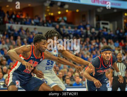 23 novembre 2019 : L'attaquant de Memphis, Precious Achiuwa (55), se tient entre l'attaquant d'Ole' Miss, Sammy Hunter (23), et le garde d'Ole' Miss, Devontae Shuler (2), lors du match de basket-ball de la NCAA entre les Rebels d'Ole' Miss et les Tigers de Memphis au Forum FedEx à Memphis, Tennessee. Kevin Langley/Sports South Media/CSM(image de crédit : &copy ; Kevin Langley/CSM via ZUMA Wire) Banque D'Images