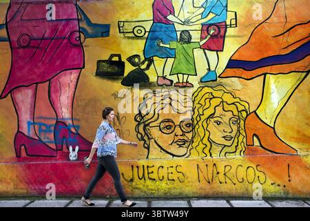 28 octobre 2016, Costa Rica : graffitis dans le mur face au Parc National de San JosÃ©, Costa Rica. Histoire, famille, narcos, juges et corruption de Costa Ricaâ€™s. (Crédit image : © Sergi Reboredo/ZUMA Wire) Banque D'Images