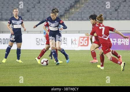 26 novembre 2019, Yongin, GYEONGGI, CORÉE DU SUD : 26 novembre 2019-Yongin, Corée du Sud-Amy Jackson de Melbourne victoire lors d'un Championnat des clubs féminins 2019-FIFA/AFC Pilot tournamant Melbourne Victory V Incheon Hyundai Steel Red Angels au Yongin Citizens Sports Park à Yongin, Corée du Sud. Match a remporté Incheon Hyundai Steel Red Angels, score de 4 à 0. (Crédit image : © Ryu Seung-il/ZUMA Wire) Banque D'Images