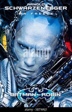 Batman & Robin (1997) réalisé par Joel Schumacher et mettant en vedette Arnold Schwarzenegger dans le rôle du scientifique Dr Victor Fries qui devient le formidable Mr. Freeze, en utilisant une technologie cryogénique avancée et des armes dans une quête désespérée pour sauver sa femme. Photographie d'une affiche originale de 1997 caractères À USAGE ÉDITORIAL EXCLUSIF. Crédit : BFA / Warner Bros Banque D'Images