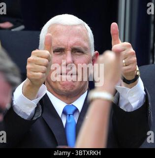 10 octobre 2020, Orlando, FL, États-Unis : le vice-président Mike Pence s'engage avec des partisans lors d'un rassemblement de campagne Latinos for Trump, à la Central Christian University à Orlando, Floride, le samedi 10 octobre 2020. (Crédit image : © TNS via ZUMA Wire) Banque D'Images