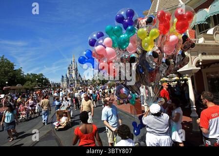 13 octobre 2020, Orlando, FL, États-Unis : selon le bureau du shérif du comté d'Orange, un homme de Floride du Sud a apporté un fusil AR-15 et une arme de poing de 9 mm avec lui lors de ses vacances à Disney World parce qu'il était inquiet pour la sécurité de sa famille suite aux manifestations pour la justice sociale dans le centre de la Floride le mois dernier. (Crédit image : © TNS via ZUMA Wire) Banque D'Images