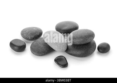 Tas de pierres marines différentes isolées sur fond blanc Banque D'Images