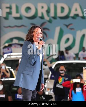 19 octobre 2020, Orlando, FL, États-Unis : le candidat démocrate à la vice-présidence Sen. Kamala Harris prononce un discours lors d'un vote anticipé au Central Florida Fairgrounds, à Orlando, Floride, le lundi 19 octobre, 2020. (crédit image : © TNS via ZUMA Wire) Banque D'Images