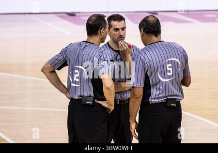 25 octobre 2020, Barcelone, Barcelone, Espagne : arbitres lors du match Liga Endesa ACB entre le FC Barcelone et le MoraBanc Andorre au Palau Blaugrana le 25 octobre 2020 à Barcelone, Espagne. (Crédit image : © Javier Borrego/AFP7 via ZUMA Wire) Banque D'Images