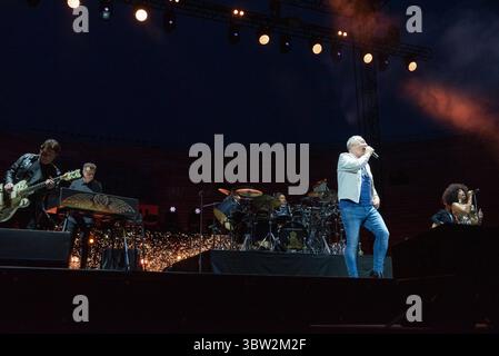 Concert de musique - simple Minds simple Minds pendant simple Minds, concert de musique à Vérone, Italie, 15 juillet 2025 Verona Arena Italie Copyright : xEmmanuelexOlivix/xLiveMediax LPM 1959616 Banque D'Images