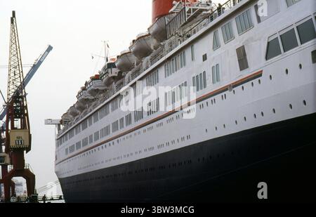 Années 1990 Lisboa Port Ocean Liner Dockside gros plan Banque D'Images