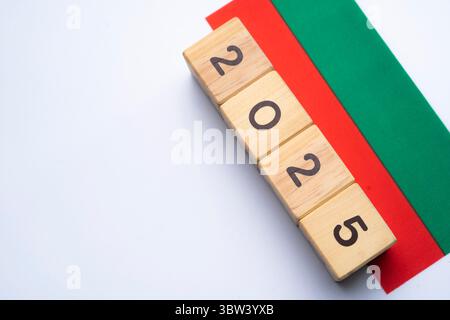 2025, Bulgarie, drapeau bulgare avec bloc de date, concept, événements importants pour la Bulgarie dans la nouvelle année, élection, économie, activités sociales, central b Banque D'Images