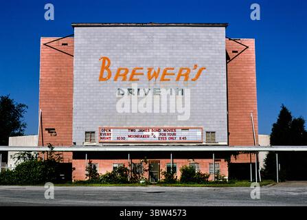 10 mars 2016, Pauls Valley, Oklahoma, États-Unis : Brewer's Drive-In Theater, route 19, Pauls Valley, Oklahoma, États-Unis, John Margolies Roadside America Photograph Archive, 1982 (crédit image : © JT Vintage/Glasshouse via ZUMA Wire) Banque D'Images