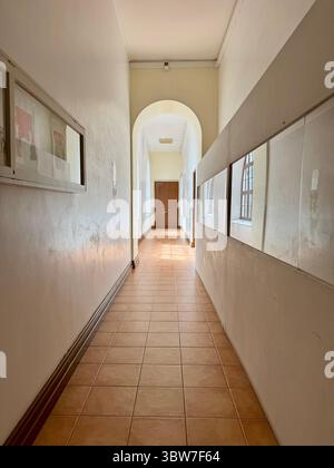 Couloir intérieur de Escola Secundária Antero de Quental, Ponta Delgada, Açores, Portugal Banque D'Images
