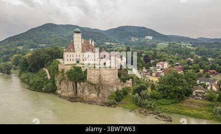 Croisière sur le Danube : vue panoramique aérienne du château de Schloss Schönbühel, Schönbühel-Aggsbach, Melk, basse-Autriche Banque D'Images