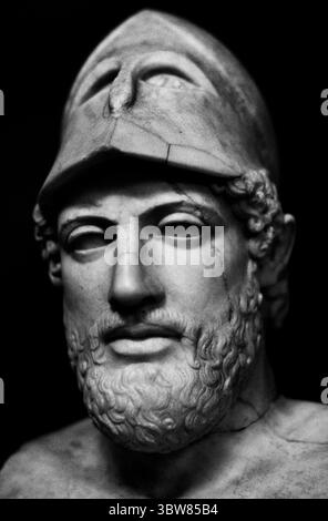 Pericles Perikles 495 429 (né vers 495 av. J.-C., mort en 429, Athènes), homme d'État et général d'Athènes à l'âge d'or de la Grèce grecque, Musée du Vatican, ( Péricles (né vers 180 av. j.-c., Athènes) est un homme d'État athénien largement responsable du développement complet, à la fin du Ve siècle av. j.-c., de la démocratie athénienne et de l'empire athénien, faisant d'Athènes le centre politique et culturel de la Grèce. Ses réalisations comprennent la construction de l'Acropole, commencée en 447. ) Banque D'Images
