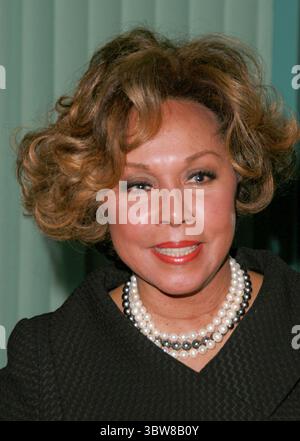 13 octobre 2006 - North Hollywood, CA, États-Unis - 12 octobre 2006 - North Hollywood, Californie - Diahann Carroll. L'Académie des arts et des sciences de la télévision célèbre ''60 ans : une rétrospective de la télévision et de l'Académie de la télévision tenue au Théâtre Leonard H. Goldenson de l'Académie. Crédit photo : Charles Harris/AdMedia (crédit image : © Glenn Weiner/ZUMA Wire) Banque D'Images