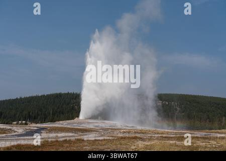15 septembre 2020, parc national de Yellowstone, Wyoming, États-Unis : le geyser Old Faithful entre en éruption dans le parc national de Yellowstone, Wyoming, États-Unis. (Crédit image : © Jon G. Fuller/VW pics via ZUMA Wire) Banque D'Images