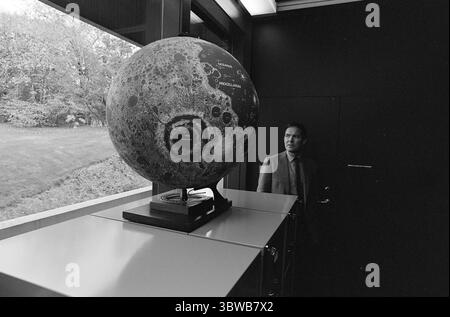 Aktuell 41-8-1971 : L'évasion de Dagsrevyen.il y a eu un grand abandon d'employés à Dagsrevyen. La dernière personne à sortir est Per Juul – le responsable du quart de nuit. Il est évident qu'il y a quelque chose qui cloche dans les conditions de travail au ministère. Photo : Aage Storløkken / Aktuell / NTB ***PHOTO NON TRAITÉE*** *texte traduit automatiquement* Banque D'Images