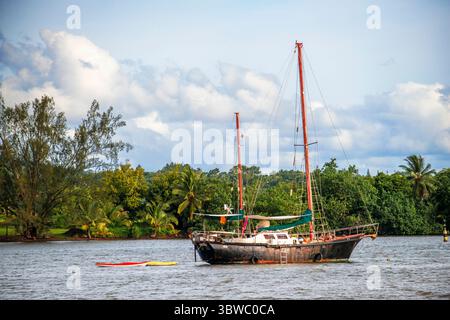 17 mars 2015, Polynésie française : ancien voilier devant la côte tahitienne. Papeete Tahiti nui Polynésie française France (crédit image : © Sergi Reboredo/ZUMA Wire) Banque D'Images