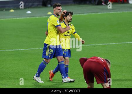5 décembre 2020, Cadix, Espagne : Sergio Gonzalez et Jairo Izquierdo de Cadix CF lors du match de la Liga Santander entre Cadix CF et FC Barcelone à l'Estadio Ramon de Carranza à Cadix, Espagne. (Crédit image : © Jose Luis Contreras/DAX via ZUMA Wire) Banque D'Images