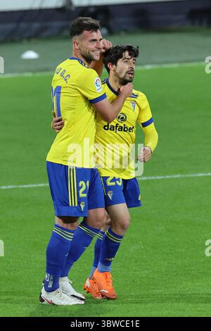 5 décembre 2020, Cadix, Espagne : Sergio Gonzalez et Jairo Izquierdo de Cadix CF lors du match de la Liga Santander entre Cadix CF et FC Barcelone à l'Estadio Ramon de Carranza à Cadix, Espagne. (Crédit image : © Jose Luis Contreras/DAX via ZUMA Wire) Banque D'Images