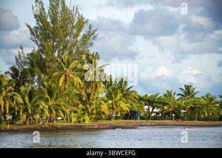 17 mars 2015, Polynésie française : kayak devant la côte tahitienne. Papeete Tahiti nui Polynésie française France (crédit image : © Sergi Reboredo/ZUMA Wire) Banque D'Images