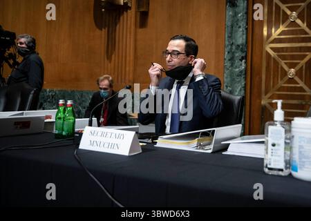 10 décembre 2020, Washington, District de Columbia, États-Unis : le secrétaire au Trésor des États-Unis Steven T. Mnuchin témoigne devant la Commission de surveillance du Congrès lors d’une audience intitulée â€œExamination de prêts aux entreprises essentiels au maintien du Securityâ National sur Capitol Hill à Washington, DC le jeudi 10 décembre 2020 (image crédit : © Sarah Silbiger/CNP via ZUMA Wire) Banque D'Images