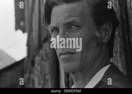 Aktuell 32 - 4 - 1972 : été cinématographique dans le sud de la Norvège C'est l'été du cinéma et de la littérature norvégiens dans le sud de la Norvège. Norsk film A/S et Team-film battent leur plein avec deux productions. Norsk film s'est concentré sur 'Omgivelser' de Kjell Askildsen, Team-film traite avec Sigbjørn Hølmebakk et 'Jentespranget'. Roy Bjørnstad a un rôle dans Jentespranget. Photo : ODD Ween / Aktuell / NTB ***LA PHOTO N'EST PAS TRAITÉE*** *le texte est traduit automatiquement* Banque D'Images