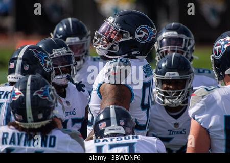 13 décembre 2020, Jacksonville, Floride, États-Unis : Tennessee Titans Defensive end JEFFERY SIMMONS (98 ans) lance un cri alors qu'il est entouré de coéquipiers pendant les échauffements d'avant-match au TIAA Bank Field à Jacksonville, Floride. (Crédit image : © Michael Johnson/ZUMA Wire) Banque D'Images