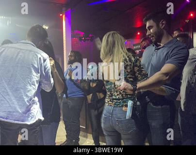 10 décembre 2020, Ford Lauderdale, FL, États-Unis : fête des foules de gens à Capones le 10 décembre 2020, à Fort Lauderdale, Floride. (Crédit image : © TNS via ZUMA Wire) Banque D'Images