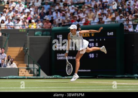 Londres, Royaume-Uni. 09 juillet 2025. LONDRES, ANGLETERRE - 9 JUILLET : IgA Swiatek de Pologne pendant Wimbledon 2025 au All England Lawn Tennis & Croquet Club le 9 juillet 2025 à Londres, Angleterre. (Photo de Marleen Fouchier/Orange Pictures) crédit : Orange pics BV/Alamy Live News Banque D'Images