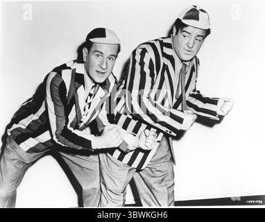 Abbott & Costello en costume rayé. William ''Bud'' Abbott et Lou Costello étaient un duo comique américain dont le travail dans le vaudeville et sur scène, à la radio, au cinéma et à la télévision a fait d'eux l'équipe comique la plus populaire dans les années 1940 et au début des années 1950 (crédit image : © Movie Star News via ZUMA Press Wire Service) Banque D'Images