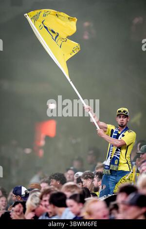 Nashville, Tennessee, États-Unis. 16 juillet 2025. Les fans de Nashville SC acclament pendant la deuxième mi-temps contre l'équipage de Columbus. (Crédit image : © Camden Hall/ZUMA Press Wire) USAGE ÉDITORIAL SEULEMENT ! Non destiné à UN USAGE commercial ! Banque D'Images