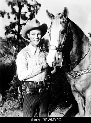 Roy Rogers dans un costume de cow-boy avec un cheval (crédit image : © Movie Star News via ZUMA Press Wire Service) Banque D'Images