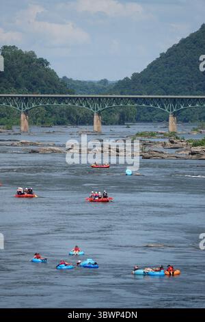 26 juin 2021, Harpers Ferry, Virginie-occidentale, États-Unis : Harpers Ferry, une destination touristique historique. Harpers Ferry est une ville de Virginie occidentale. Les chemins serpentent à travers le parc historique national Harpers Ferry, qui compte des bâtiments du XIXe siècle, un musée de la guerre de Sécession et le fort John BrownÃs, un site clé dans un raid abolitionniste de 1859. L'endroit où les rivières Potomac et Shenandoah se rencontrent, connu sous le nom de The point, offre une vue sur le Maryland et la Virginie. (Crédit image : © Karen Focht/ZUMA Wire) Banque D'Images