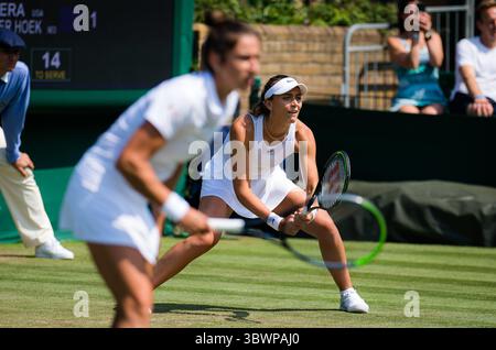 2 juillet 2021 : Paula Badosa d'Espagne joue en double avec Sara Sorribes Tormo au tournoi de tennis du Grand Chelem des championnats de Wimbledon 2021 (crédit image : © Rob Prange/AFP7 via ZUMA Wire) Banque D'Images
