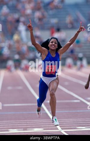 Florence Griffith Joyner en compétition aux essais par équipes olympiques américaines de 1988 à Indianapolis, Indiana, États-Unis, du 15 au 23 juillet 1988. Banque D'Images