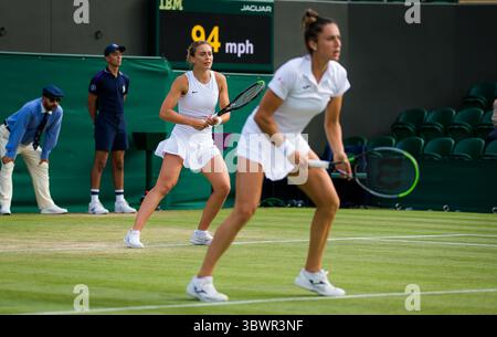 3 juillet 2021 : Sara Sorribes Tormo et Paula Badosa d'Espagne jouant en double au tournoi de tennis du Grand Chelem des Championnats de Wimbledon 2021 (crédit image : © Rob Prange/AFP7 via ZUMA Wire) Banque D'Images