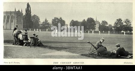 Match de cricket dans une école publique à Cheltenham, Angleterre, années 1890, photographie vintage du XIXe siècle Banque D'Images