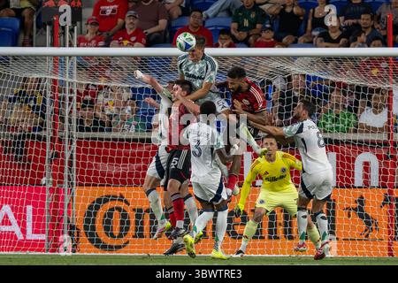 Harrison, États-Unis. 16 juillet 2025. Keegan Hughes (10 ans) de la Nouvelle-Angleterre vu en action lors du match de football entre les New York Red Bulls et la Nouvelle-Angleterre au Sports Illustrated Stadium. New York Red Bulls 5 - 3 New England (photo par Ronald Smits/SOPA images/SIPA USA) crédit : SIPA USA/Alamy Live News Banque D'Images