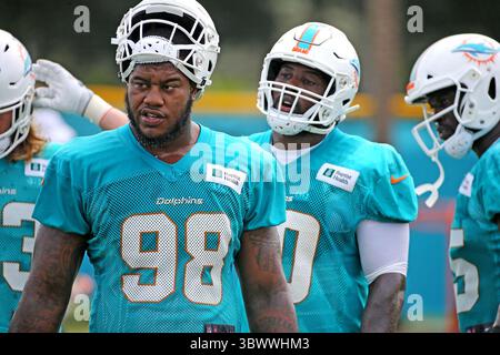 18 juillet 2021, Miami, FL, USA : dans cette photo de dossier, Miami Dolphins Defensive End Jonathan Ledbetter (98) pendant un camp d'entraînement dans leur établissement de Davie, Floride, lundi 5 août 2019. (Crédit image : © Charles Trainor Jr/TNS via ZUMA Press Wire/TNS via ZUMA Press Wire) Banque D'Images