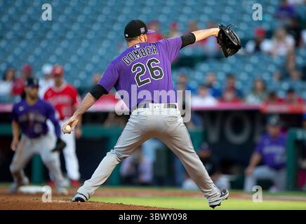 27 juillet 2021, Anaheim, Californie, États-Unis : Austin Gomber #26 des Rockies du Colorado lors de leur match de saison régulière MLB avec les Angels de Los Angeles le mardi 27 juillet 2021 au Angel Stadium d'Anaheim à Anaheim, Californie. Les anges perdent face aux Rocheuses, 3-12. DOUGLAS CUELLAR/PI (crédit image : © Prensa Internacional via ZUMA Press Wire) Banque D'Images