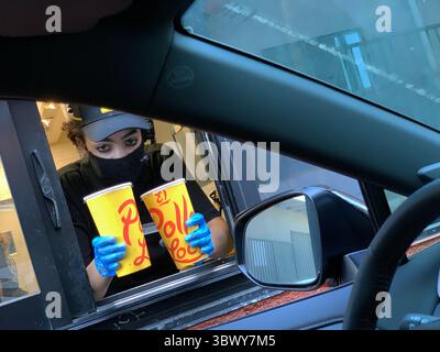 29 juillet 2021, LOS ANGELES, CALIFORNIE, États-Unis : votre prochain repas de poulet et de riz pourrait vous venir du ciel, grâce au nouveau système de livraison par drone El Pollo Loco, actuellement en phase de test. (Crédit image : © John Marshall Mantel/ZUMA Press Wire) Banque D'Images
