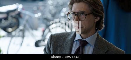 DATE DE SORTIE : 24 novembre 2021 TITRE : House of Gucci STUDIO : MGM RÉALISATEUR : Ridley Scott INTRIGUE : situé en Italie en 1995, le biopic de la mode se concentre autour de l'histoire de Patrizia Reggiani, une socialite italienne jouée par Gaga, qui après s'être mariée dans la royauté de la mode a été condamné à 29 ans de prison pour avoir comploté le meurtre de son mari Maurizio Gucci (ADAM Driver), HÉRITIER de l'empire Gucci. (Crédit image : © MGM/Entertainment Pictures/ZUMAPRESS.com) Banque D'Images