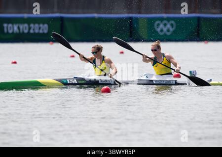 02 août 2021 : Jaime Roberts (16 ans) et JO Brigden-Jones (11 ans) d'Australie dans la course de kayak double 500 m féminine lors des manches de canoë sprint à Sea Forest Waterway à Tokyo, au Japon. Daniel Lea/CSM}(image de crédit : &copy ; Daniel Lea/CSM via ZUMA Wire) Banque D'Images