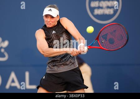 06 août 2021 : Elena Rybakina (KAZ) a été battue par Danielle Collins (USA) 76(5) 76(4) en quarts de finale de la Mubadala Silicon Valley Classic à San Jose State University à San Jose, Californie. ©mal Taam/TennisClix/CSM(image de crédit : &copy ; mal Taam/CSM via ZUMA Wire) Banque D'Images
