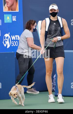 06 août 2021 : Elena Rybakina (KAZ) a été battue par Danielle Collins (USA) 76(5) 76(4) en quarts de finale de la Mubadala Silicon Valley Classic à San Jose State University à San Jose, Californie. ©mal Taam/TennisClix/CSM(image de crédit : &copy ; mal Taam/CSM via ZUMA Wire) Banque D'Images