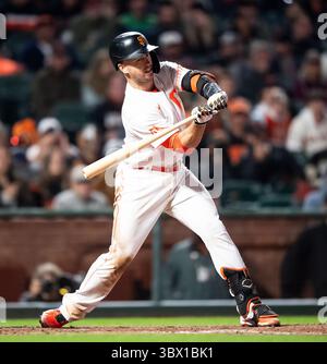 10 août 2021 : Buster Posey (28), l'attrapeur des Giants de San Francisco, vérifie les balançoires de la neuvième manche, lors d'un match MLB entre les Diamondbacks de l'Arizona et les Giants de San Francisco à Oracle Park à San Francisco, en Californie. Valerie Shoaps/CSM(image de crédit : &copy ; Valerie Shoaps/CSM via ZUMA Wire) Banque D'Images